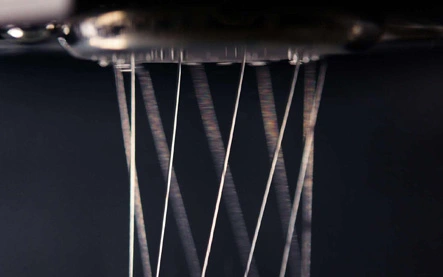 Lehren aus Spinnen: Forscher entwickeln eine innovative Methode zur Herstellung weicher, recycelbarer Fasern für intelligente Textilien